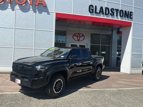 Certified 2024 Toyota Tacoma TRD Off-Road w/ TRD Off Road Upgrade Package AWD/4WD image 2