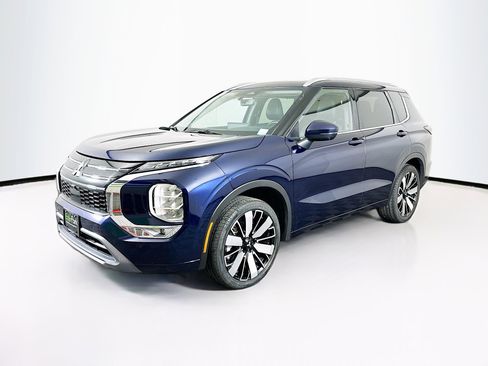 Used 2025 Mitsubishi Outlander SEL image 3