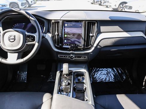 Used 2025 Volvo XC60 B5 Plus image 12