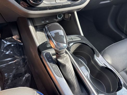 Used 2025 Buick Envista Sport Touring image 41