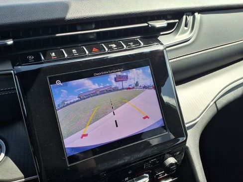 Used 2025 Jeep Grand Cherokee Altitude image 30