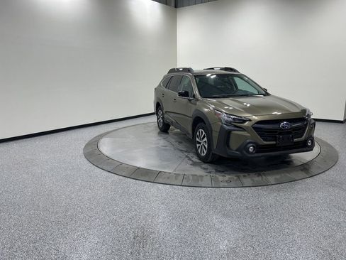 Used 2023 Subaru Outback Premium image 4