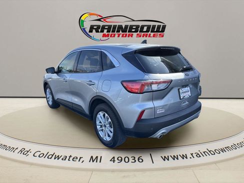 Used 2022 Ford Escape SE w/ Cold Weather Package FWD image 3