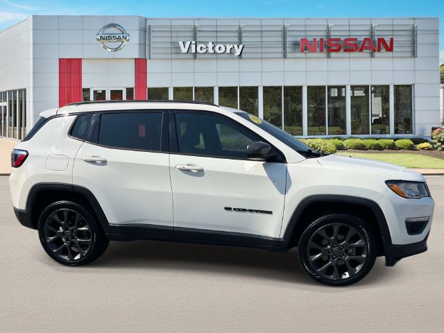 Used 2021 Jeep Compass Latitude w/ Sun and Sound Group AWD/4WD image 2