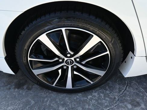 Used 2023 Nissan Maxima SL FWD image 12