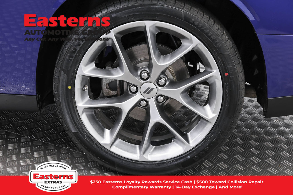 Used 2022 Dodge Challenger SXT w/ Plus Package RWD image 34