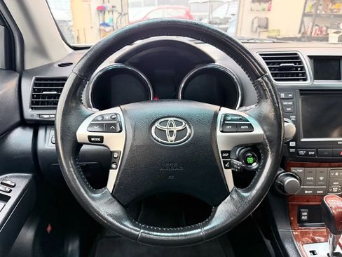 Used 2012 Toyota Highlander Limited w/ Tow Pkg image 13