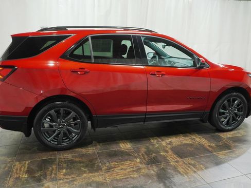 Used 2023 Chevrolet Equinox RS w/ LPO, Floor Liner Package FWD image 4
