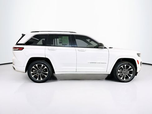 Used 2022 Jeep Grand Cherokee Overland w/ Advanced Protech Group III AWD/4WD image 10