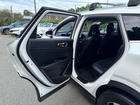 Used 2023 Kia Sportage EX image 31