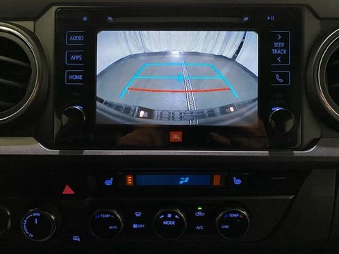 Certified 2018 Toyota Tacoma TRD Off-Road w/ TRD Premium Off Road Package image 18