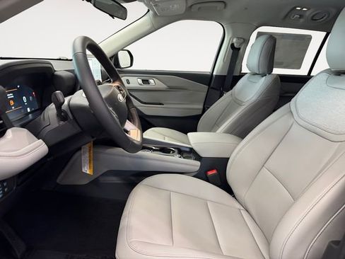 Used 2026 Ford Explorer Active w/ Active Comfort Package image 9
