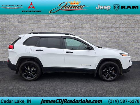 Used 2017 Jeep Cherokee Sport AWD/4WD image 6