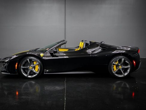 Used 2025 Ferrari SF90 Spider AWD/4WD image 4