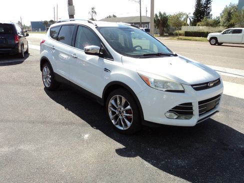Used 2016 Ford Escape SE w/ SE Chrome Package image 2