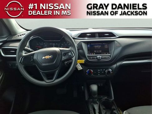 Used 2023 Chevrolet TrailBlazer LS FWD image 9