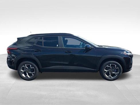 New 2026 Chevrolet Trax LT w/ LT Convenience Package FWD image 6