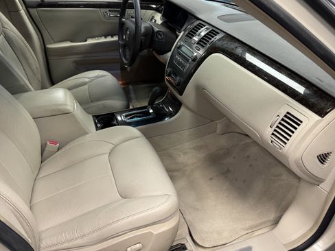 Used 2011 Cadillac DTS image 12