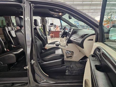 Used 2018 Dodge Grand Caravan SXT image 29