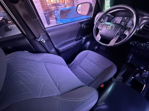 Used 2016 Toyota Tacoma TRD Sport image 49