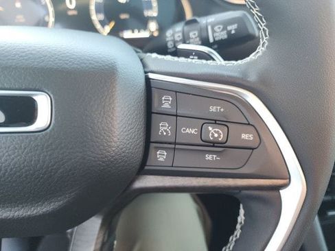 New 2025 Jeep Grand Cherokee Limited image 12