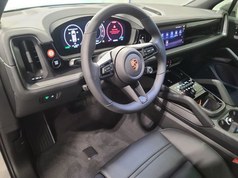 New 2026 Porsche Cayenne image 4