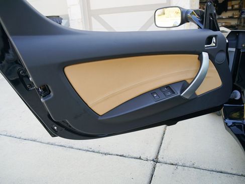 Used 2010 Tesla Roadster RWD image 21