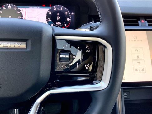 Used 2024 Land Rover Discovery Sport S image 24