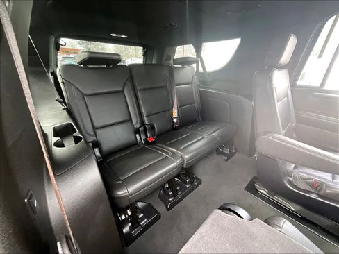 Used 2025 Chevrolet Suburban Z71 w/ Z71 Off-Road Package image 16