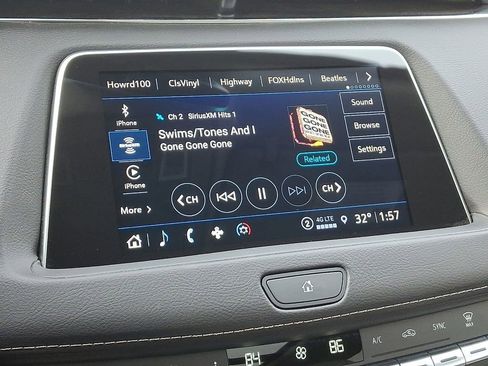 Certified 2022 Cadillac XT4 Luxury w/ Cold Weather Package image 18