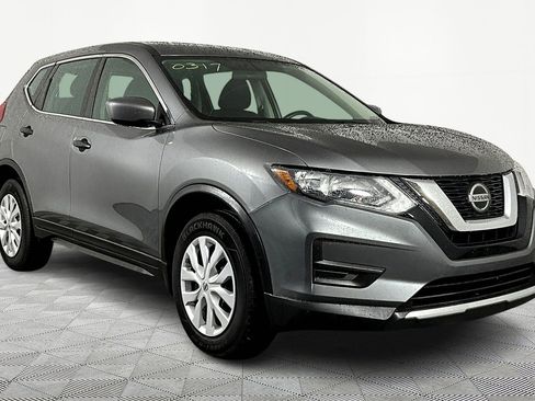Used 2018 Nissan Rogue S image 3