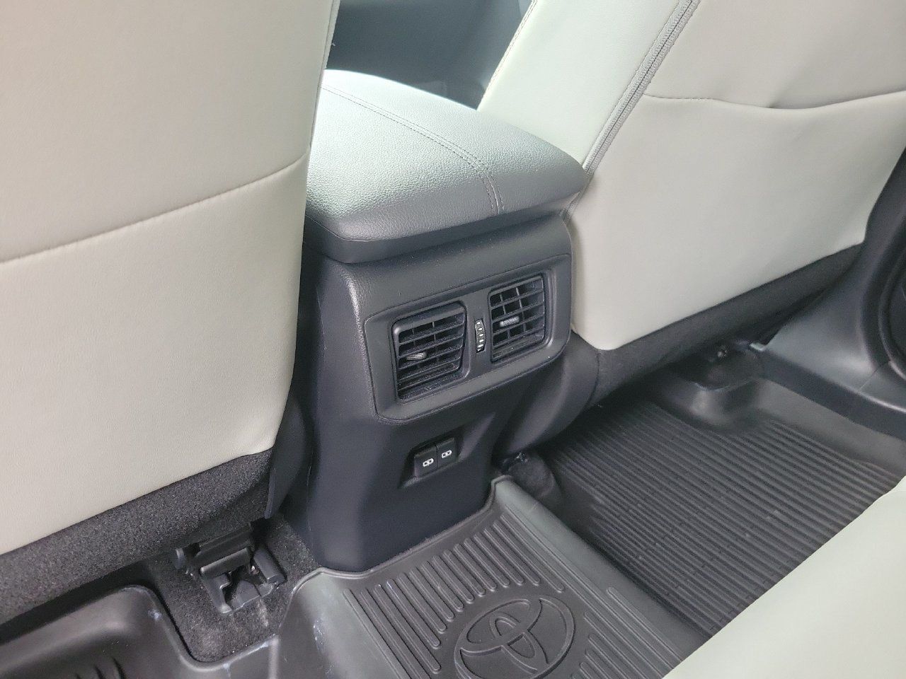 Used 2024 Toyota RAV4 XLE Premium FWD image 12