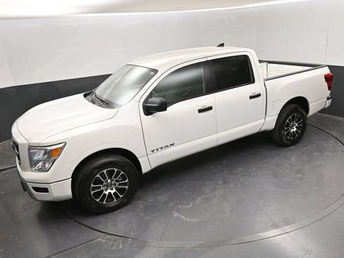 Used 2024 Nissan Titan SV AWD/4WD image 20