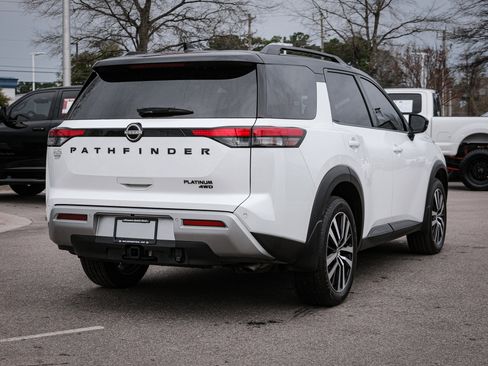 Used 2025 Nissan Pathfinder Platinum image 10