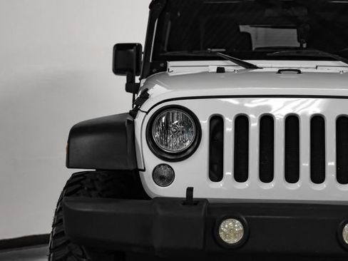Used 2015 Jeep Wrangler Sport w/ Connectivity Group AWD/4WD image 30
