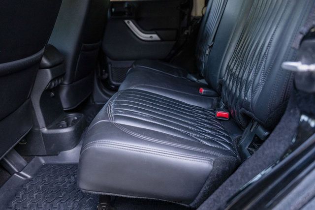 Used 2017 Jeep Wrangler Unlimited Rubicon w/ Connectivity Group AWD/4WD image 47