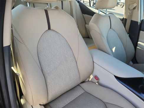 Used 2018 Toyota Camry LE image 16