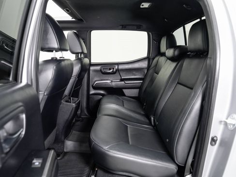 Used 2021 Toyota Tacoma Limited image 24