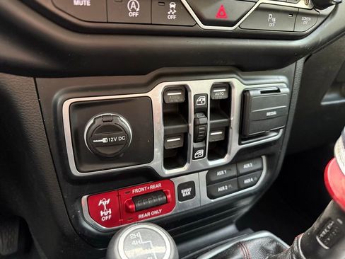 Used 2019 Jeep Wrangler Unlimited Rubicon w/ Dual Top Group image 12