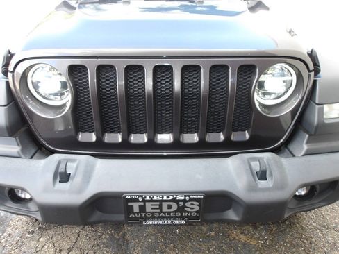 Used 2020 Jeep Wrangler Sport AWD/4WD image 32