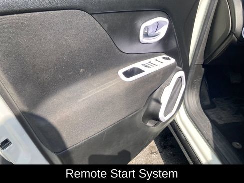 Used 2016 Jeep Renegade Latitude AWD/4WD image 13