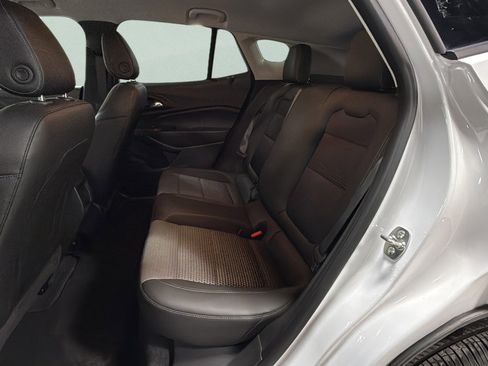 Used 2025 Chevrolet Trax LT w/ LT Convenience Package image 28