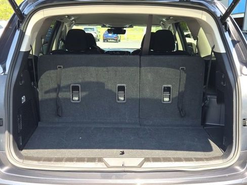 Used 2024 Subaru Ascent Premium w/ Convenience Package image 18