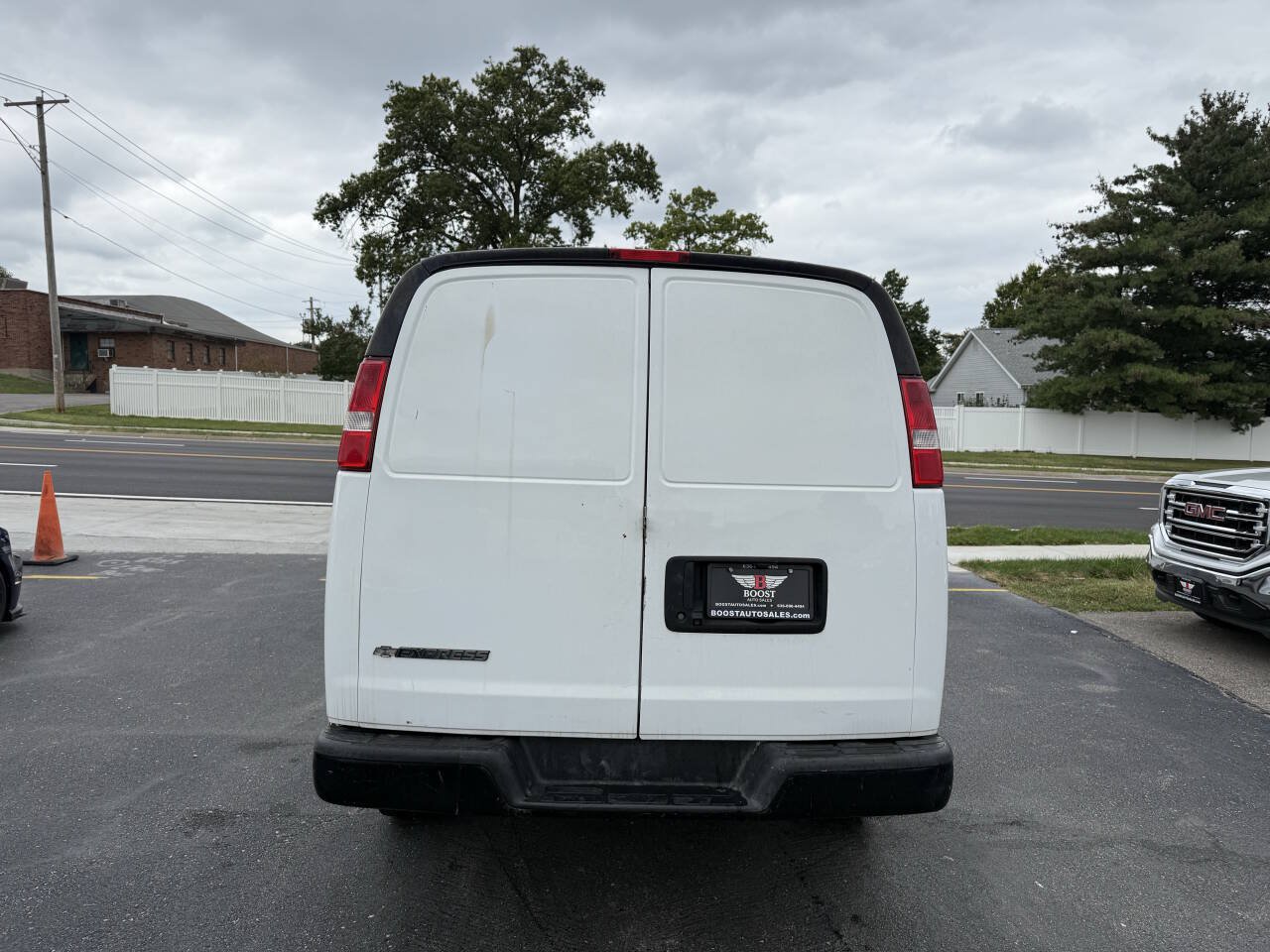 Used 2017 Chevrolet Express 2500 RWD image 6