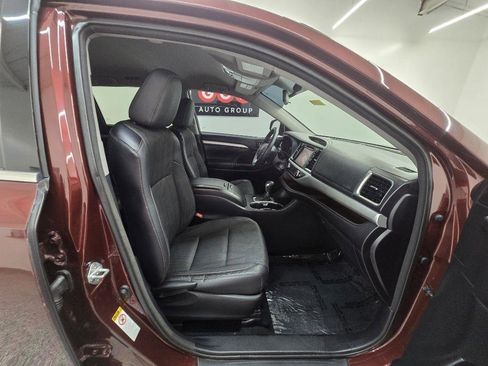 Used 2016 Toyota Highlander Plus FWD image 21