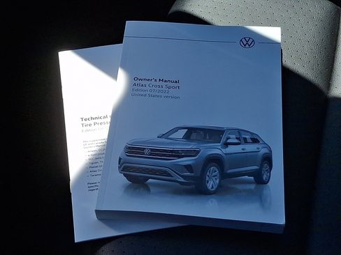 Used 2023 Volkswagen Atlas Cross Sport SE w/ Black Wheel Package AWD/4WD image 25