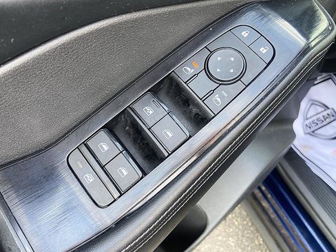 Certified 2025 Nissan Rogue SV AWD/4WD image 11