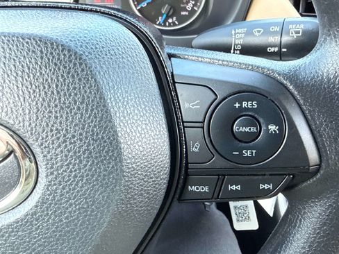 Used 2021 Toyota RAV4 LE AWD/4WD image 25