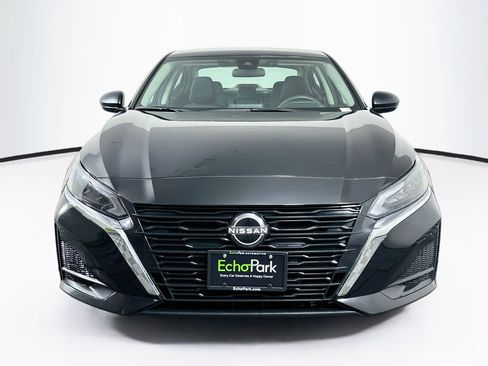 Used 2025 Nissan Altima 2.5 SV FWD image 2