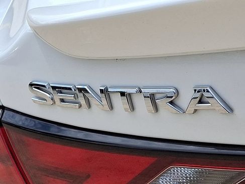 Used 2025 Nissan Sentra SR FWD image 31